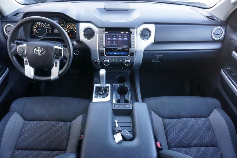Toyota Tundra 4WD Vehicle Full-screen Gallery Image 31