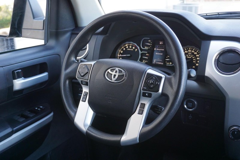 Toyota Tundra 4WD Vehicle Full-screen Gallery Image 32