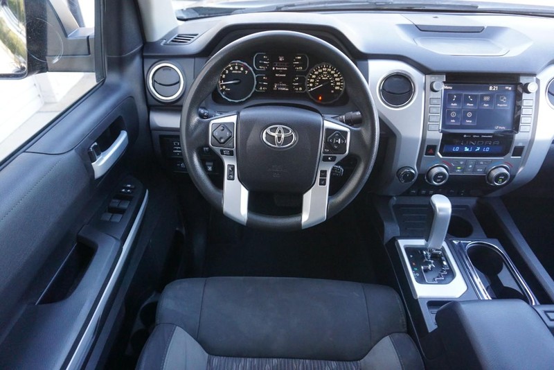Toyota Tundra 4WD Vehicle Full-screen Gallery Image 35