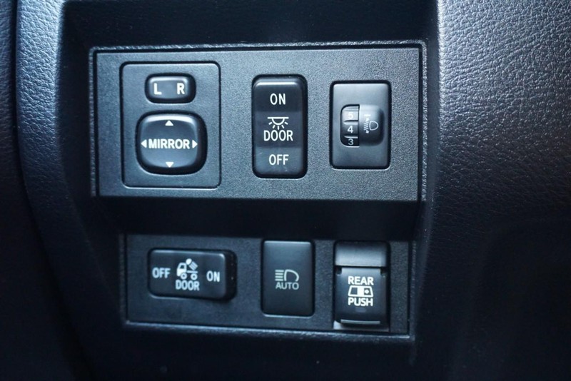 Toyota Tundra 4WD Vehicle Full-screen Gallery Image 39