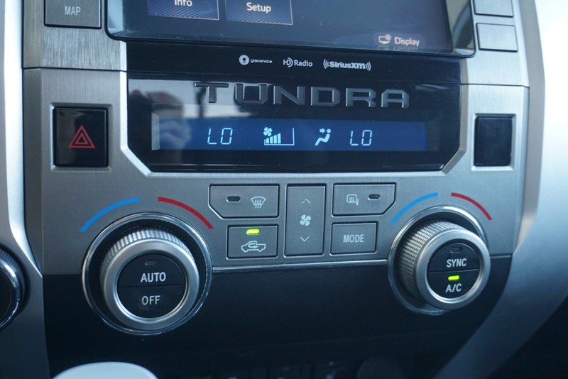 Toyota Tundra 4WD Vehicle Full-screen Gallery Image 43