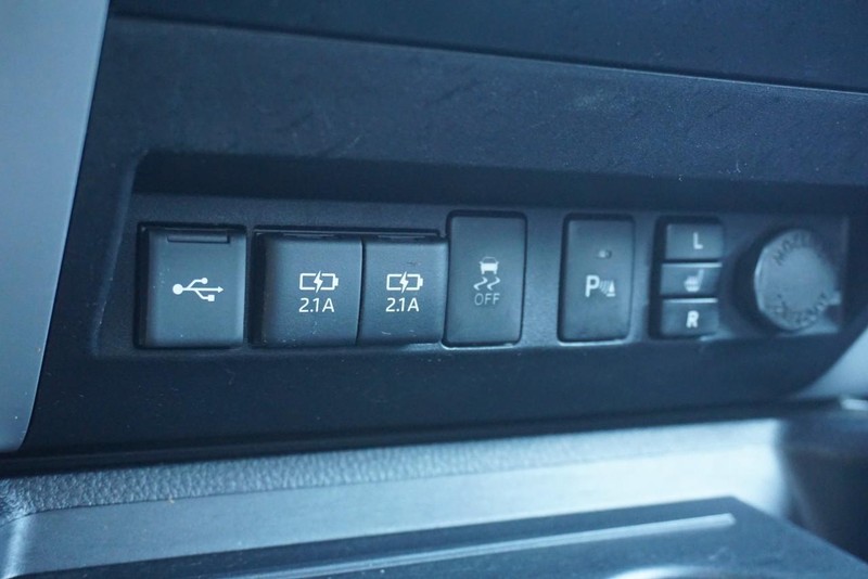 Toyota Tundra 4WD Vehicle Full-screen Gallery Image 46