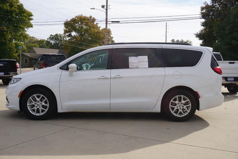 Chrysler Pacifica Vehicle Full-screen Gallery Image 06