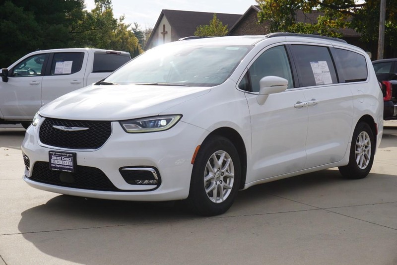 Chrysler Pacifica Vehicle Full-screen Gallery Image 07