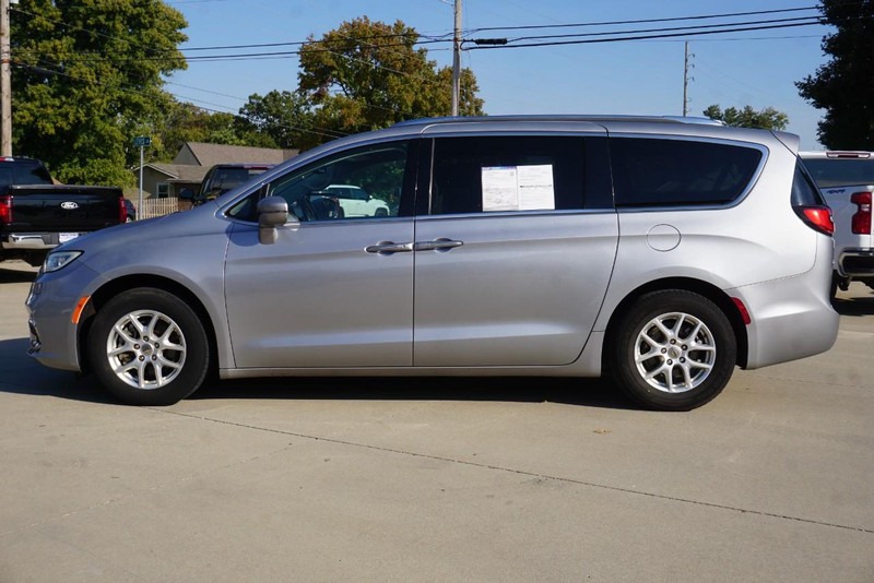 Chrysler Pacifica Vehicle Full-screen Gallery Image 06