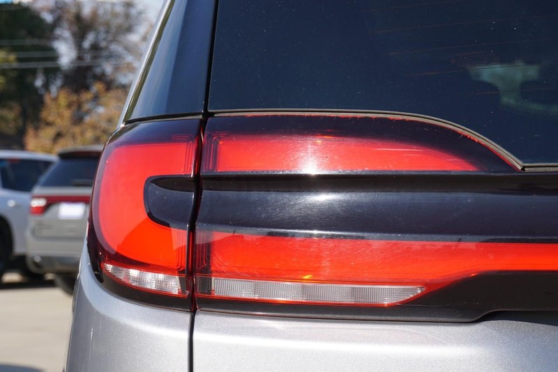 Chrysler Pacifica Vehicle Full-screen Gallery Image 15
