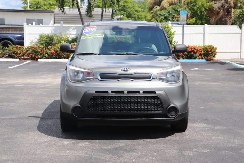 Kia Soul Vehicle Full-screen Gallery Image 02