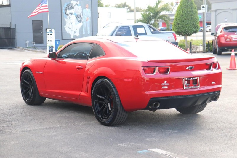 Chevrolet Camaro Vehicle Full-screen Gallery Image 05