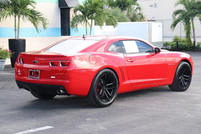 Chevrolet Camaro Vehicle Full-screen Gallery Image 07