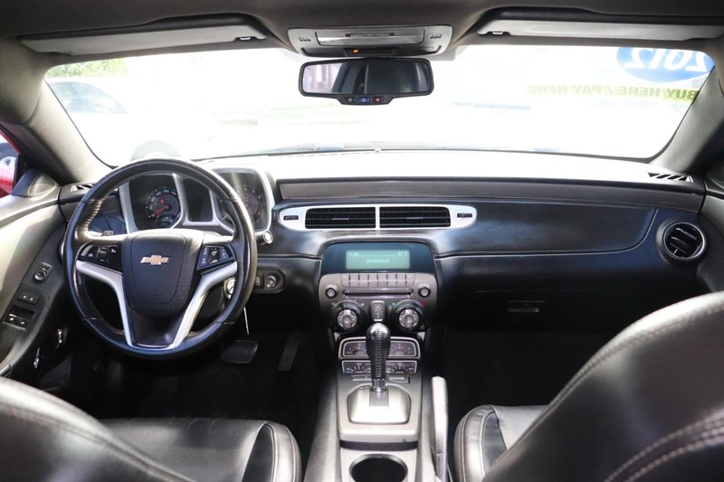Chevrolet Camaro Vehicle Full-screen Gallery Image 18