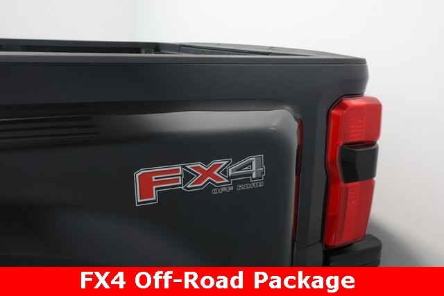 Ford Super Duty F-450 DRW Thumbnail Image 64