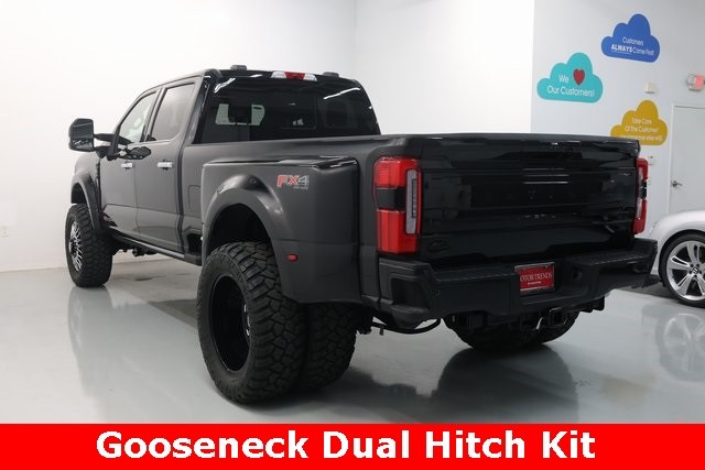 Ford Super Duty F-450 DRW Thumbnail Image 65