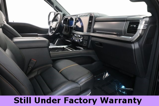 Ford Super Duty F-450 DRW Thumbnail Image 70