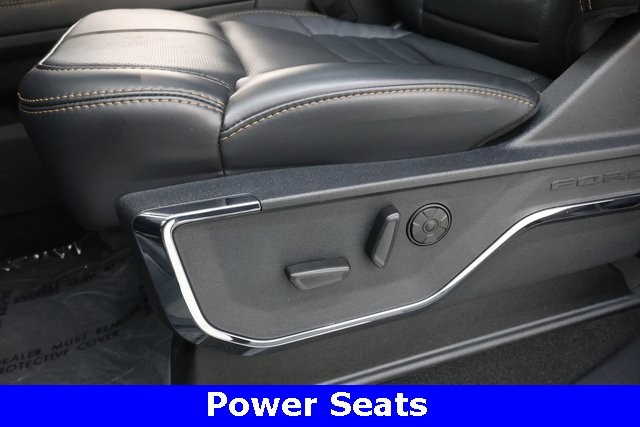 Ford Super Duty F-450 DRW Thumbnail Image 90