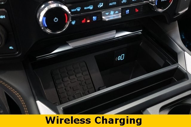Ford Super Duty F-450 DRW Thumbnail Image 100