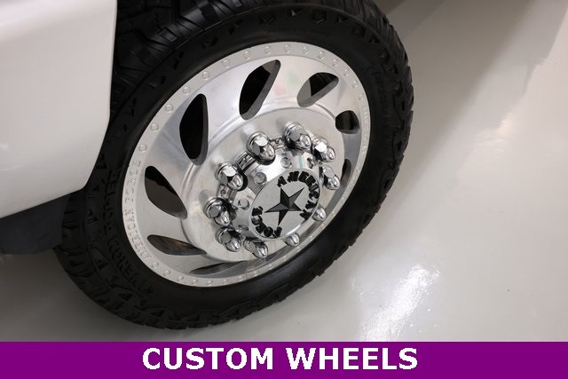 Ford Super Duty F-350 DRW Thumbnail Image 54
