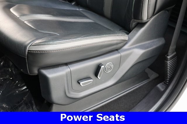 Ford Super Duty F-350 DRW Thumbnail Image 86