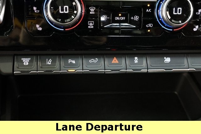 GMC Sierra 3500HD Thumbnail Image 83