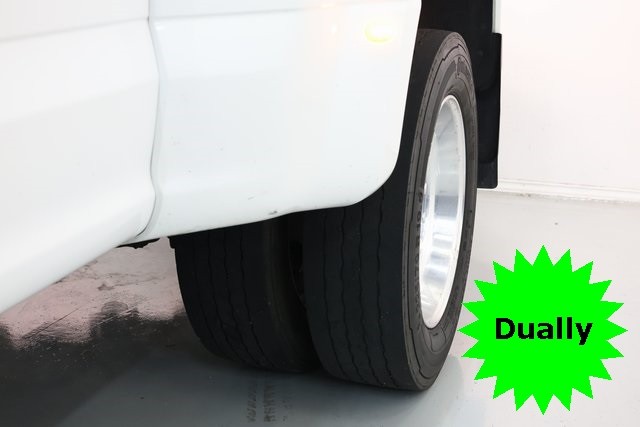 Ford Super Duty F-450 DRW Thumbnail Image 53