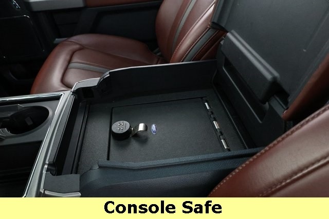 Ford Super Duty F-450 DRW Thumbnail Image 60