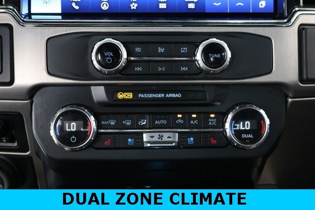 Ford Super Duty F-450 DRW Thumbnail Image 85