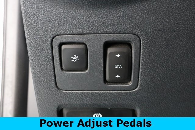Ford Super Duty F-450 DRW Thumbnail Image 89