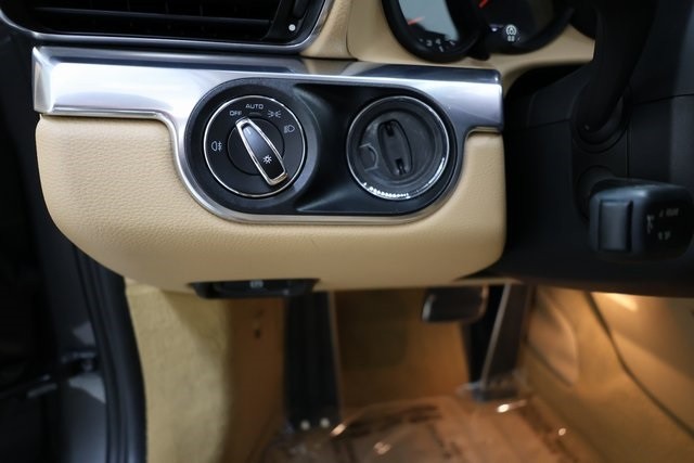 Porsche 911 Thumbnail Image 97
