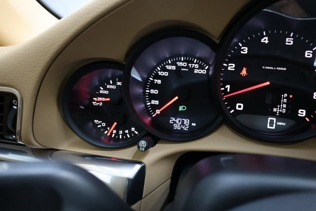 Porsche 911 Thumbnail Image 100