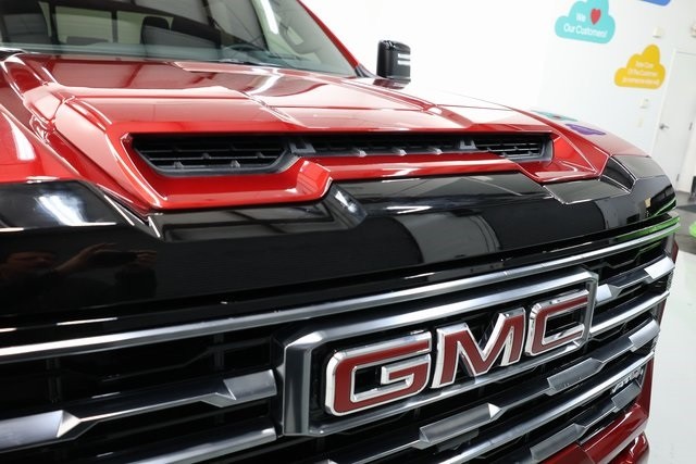 GMC Sierra 2500HD Thumbnail Image 98