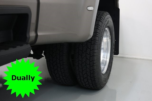 Ford Super Duty F-350 DRW Thumbnail Image 53