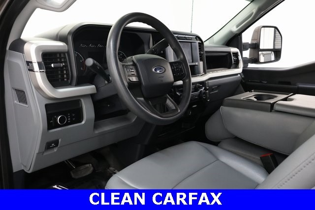 Ford Super Duty F-350 DRW Thumbnail Image 59