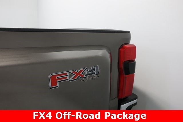 Ford Super Duty F-350 DRW Thumbnail Image 60