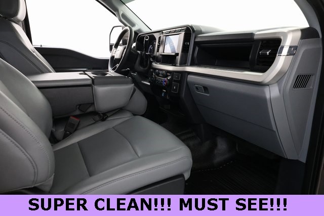 Ford Super Duty F-350 DRW Thumbnail Image 64