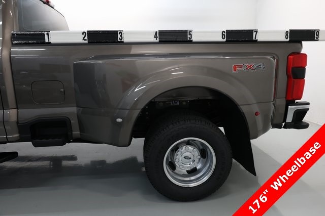 Ford Super Duty F-350 DRW Thumbnail Image 76