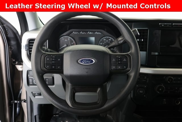 Ford Super Duty F-350 DRW Thumbnail Image 83
