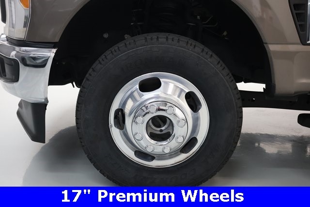 Ford Super Duty F-350 DRW Thumbnail Image 86