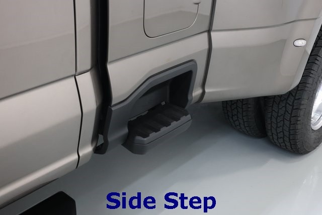 Ford Super Duty F-350 DRW Thumbnail Image 88