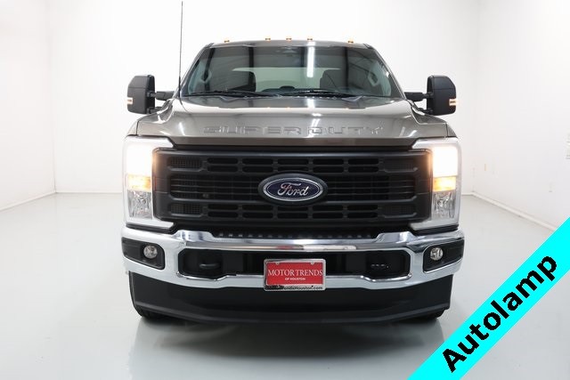 Ford Super Duty F-350 DRW Thumbnail Image 92