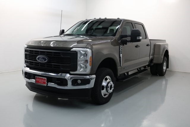 Ford Super Duty F-350 DRW Thumbnail Image 97