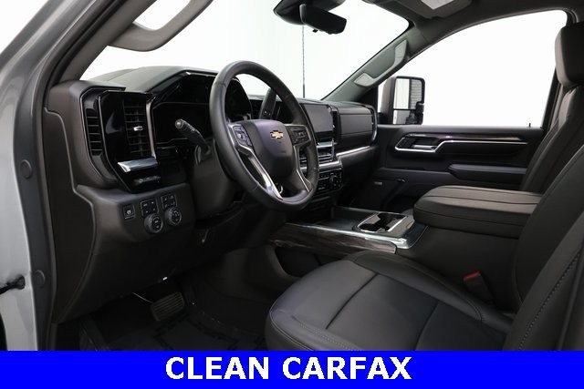 Chevrolet Silverado 3500HD Thumbnail Image 58