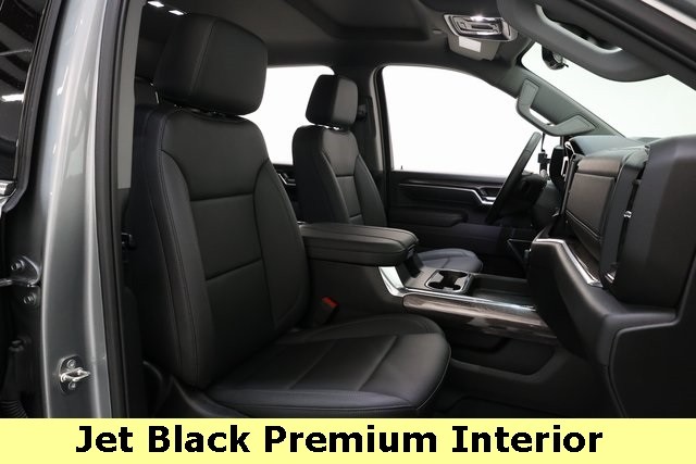 Chevrolet Silverado 3500HD Thumbnail Image 65