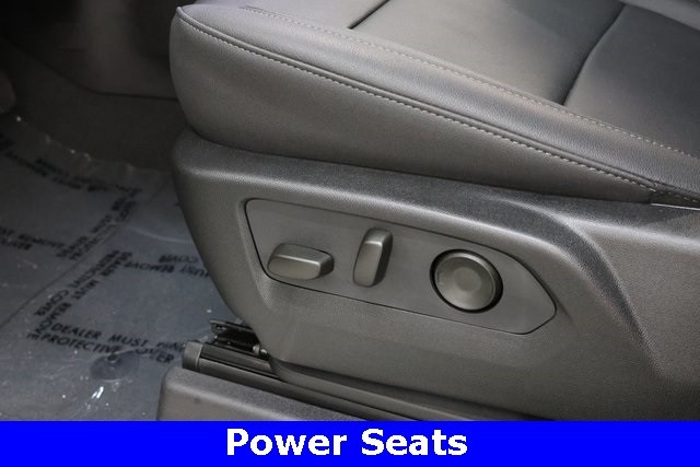 Chevrolet Silverado 3500HD Thumbnail Image 86