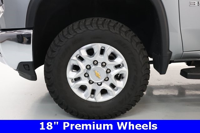 Chevrolet Silverado 3500HD Thumbnail Image 98