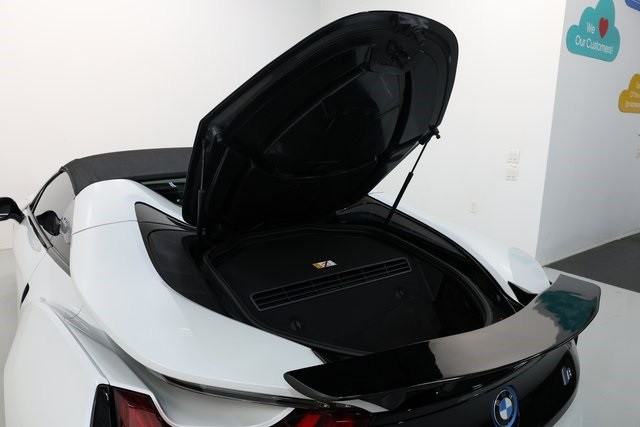 BMW i8 Thumbnail Image 74