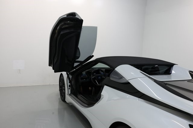 BMW i8 Thumbnail Image 75