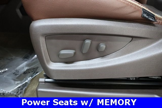 Chevrolet Silverado 3500HD Thumbnail Image 82