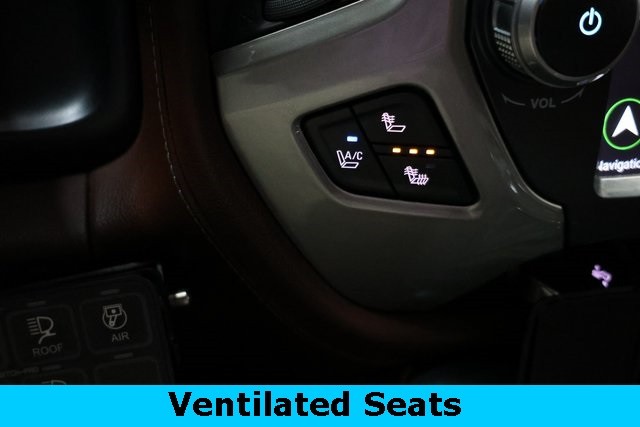Chevrolet Silverado 3500HD Thumbnail Image 83