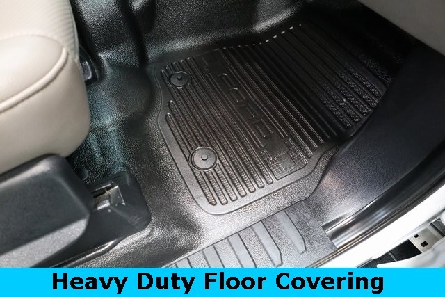 Ford Super Duty F-550 DRW Thumbnail Image 85