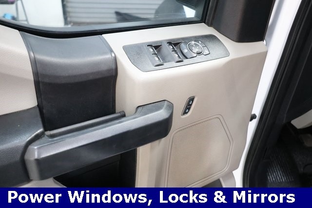 Ford Super Duty F-550 DRW Thumbnail Image 86