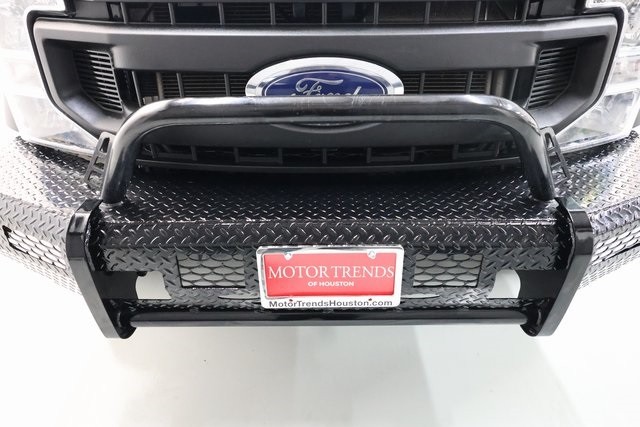 Ford Super Duty F-550 DRW Thumbnail Image 98